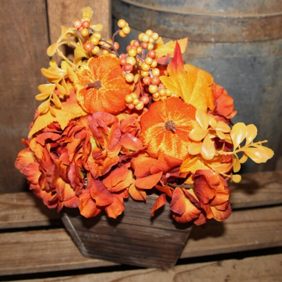 NEW Farmhouse Pumpkin & Hydrangea Floral Autumn Fall Rustic Box Arrangement - Picture 2 of 3